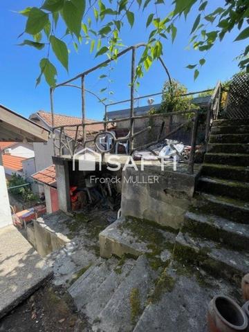 A découvrir, à rénover ! Fort potentiel