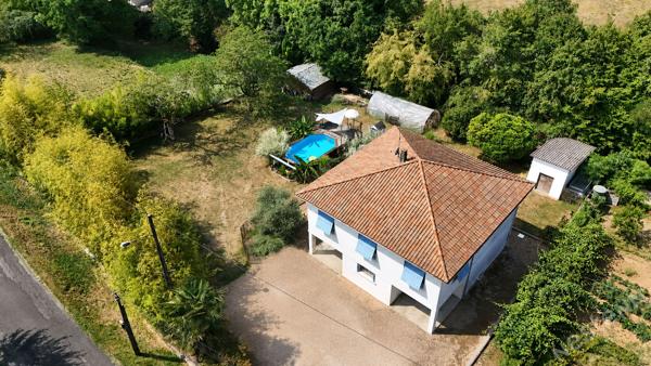 Charmante maison de campagne avec jardin et piscine à 5 mins à pied du bourg de Mouleydier