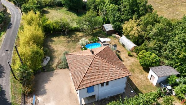 Charmante maison de campagne avec jardin et piscine à 5 mins à pied du bourg de Mouleydier
