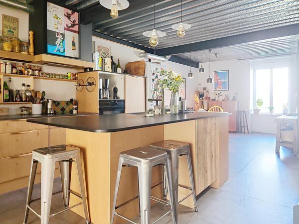 Maison de ville rénovée avec goût, 3 chambres, jardin clos et garage
