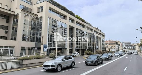 À vendre Local commercial 59.2 m² - Cannes 06400