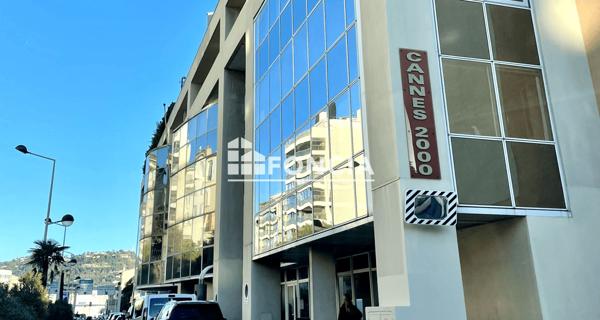 À vendre Local commercial 59.2 m² - Cannes 06400