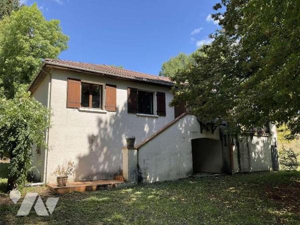 A VENDRE : Maison d'habitation située à une quinzaine de kilomètres de SOUILLAC (Lot- 46) sur u...