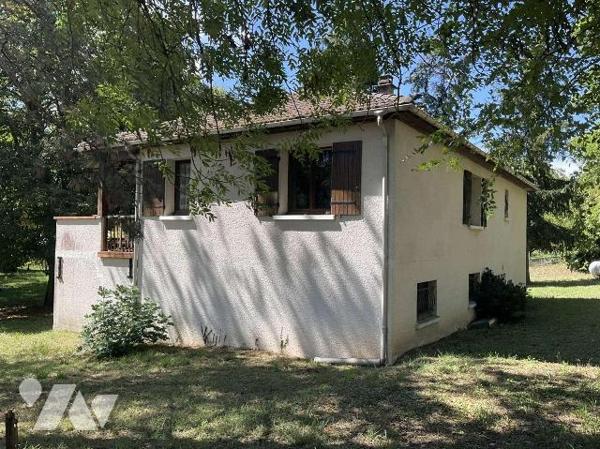 A VENDRE : Maison d'habitation située à une quinzaine de kilomètres de SOUILLAC (Lot- 46) sur u...