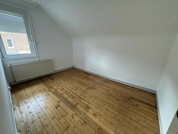 Location                                                      Maison de ville
                        
                     4 pièces                      77 m2                     à Saint-Quentin