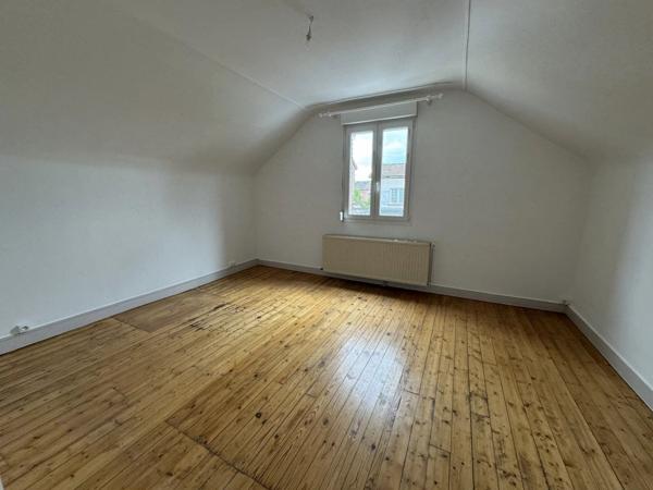 Location                                                      Maison de ville
                        
                     4 pièces                      77 m2                     à Saint-Quentin