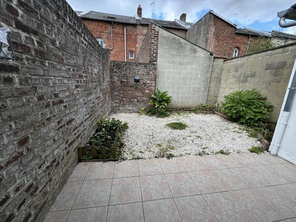 Location                                                      Maison de ville
                        
                     4 pièces                      77 m2                     à Saint-Quentin