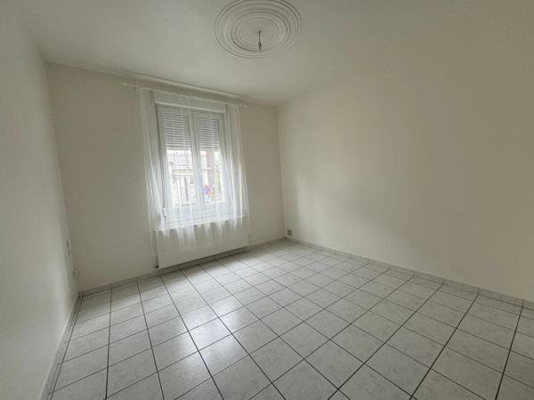 Location                                                      Maison de ville
                        
                     4 pièces                      77 m2                     à Saint-Quentin