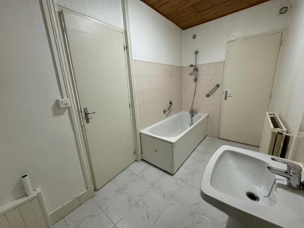 Location                                                      Maison de ville
                        
                     4 pièces                      77 m2                     à Saint-Quentin