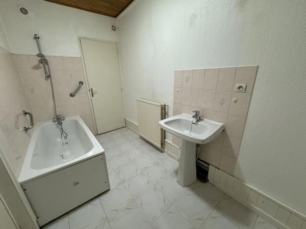 Location                                                      Maison de ville
                        
                     4 pièces                      77 m2                     à Saint-Quentin