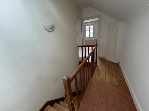 Location                                                      Maison de ville
                        
                     4 pièces                      77 m2                     à Saint-Quentin