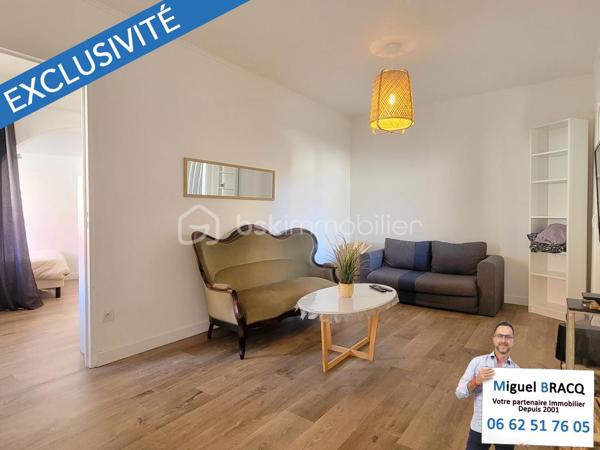 Situé à 500 mètres de la plage en ligne droite, à 250 mètres de la place et des allées Charles-de-Gaulle du plein centre, mais sans les inconvénients du bruit ou de la circulation !
Maison individuelle F7 de 130 m² habitables avec climatisation reversible et fenêtres récentes en PVC double vitrage, répartis en 2 logements (RDC + étage) et comprenant en rez-de-chaussée un logement de type 4 avec séjour cuisine équipée, trois chambres, 2 salles d'eau et 2 WC, ainsi qu'un extérieur de 41 m² au calme et plein sud !
À l'étage, cette maison propose un logement comprenant un séjour cuisine, 2 chambres, 1 salle d'eau et 1 WC indépendant, ainsi qu'une terrasse suspendue de 7 m².
Avec sa situation privilégiée au cœur de Valras-Plage, sa luminosité et ses extérieurs, cette maison familiale est idéale pour des moments conviviaux ou une résidence principale à l'abri de l'agitation estivale mais proche de tout !
Miguel Bracq Votre partenaire immo depuis 2001.