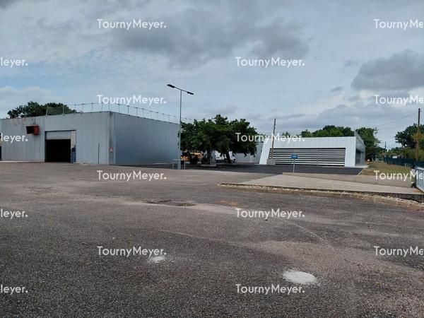 RARE-A LOUER MERIGNAC BÂTIMENT D'ACTIVITES DE 4 000 M² - TERRAIN CLÔTURE