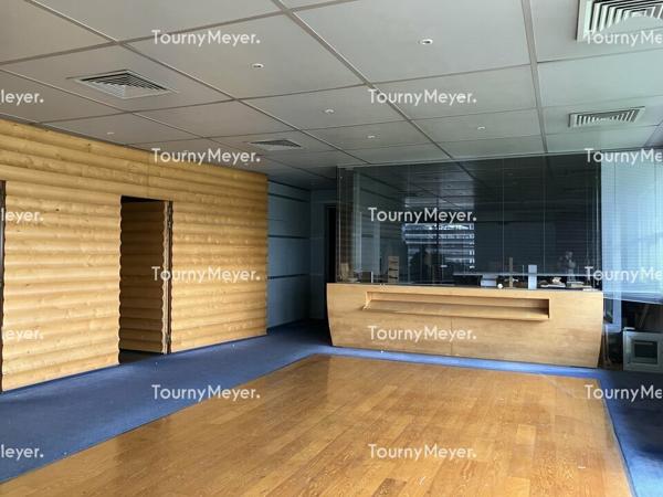 RARE-A LOUER MERIGNAC BÂTIMENT D'ACTIVITES DE 4 000 M² - TERRAIN CLÔTURE