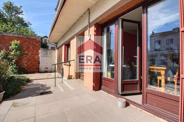 Maison avec jardin et box