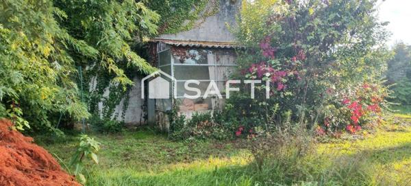 Maison de ville indépendante au charme certain, prête à révéler tout son potentiel.