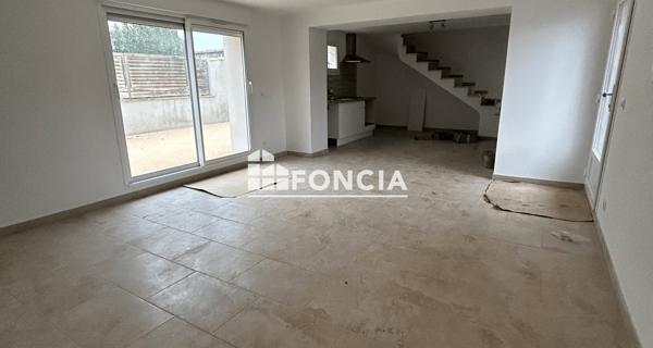 Location Appartement 3 pièces 81.88 m² - Lirac 30126