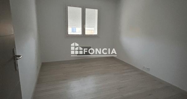 Location Appartement 3 pièces 81.88 m² - Lirac 30126