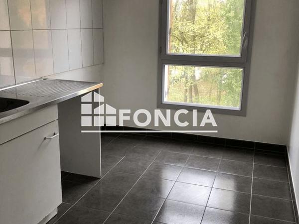 Location Appartement 2 pièces 45.7 m² - 31 RUE GERARD PHILIPPE Trappes 78190