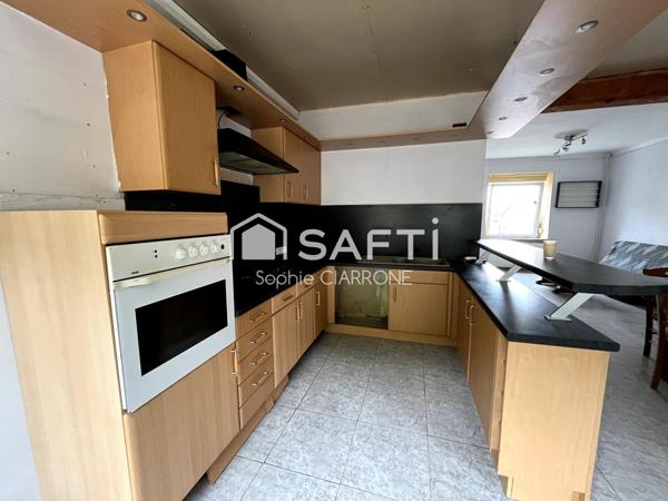 MAISON JUMELÉE 130M2 A RENOVER AVEC TERRASSE ; JARDIN ET CABANON + 4 EMPLACEMENTS VOITURES EST L'OCCASION RÊVÉE DE CRÉER VOTRE CHEZ VOUS .