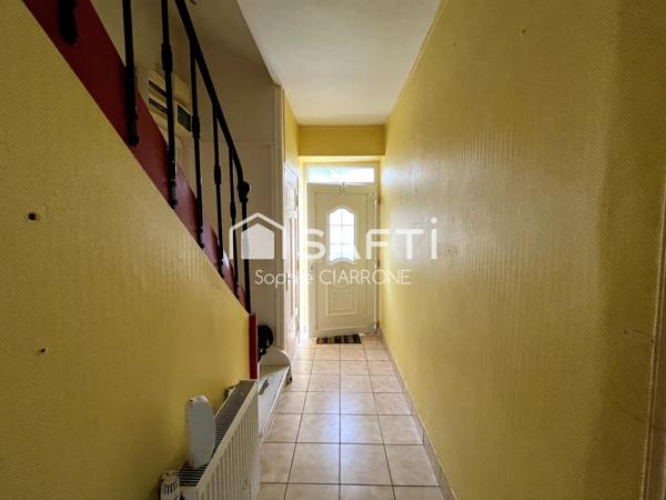 MAISON JUMELÉE 130M2 A RENOVER AVEC TERRASSE ; JARDIN ET CABANON + 4 EMPLACEMENTS VOITURES EST L'OCCASION RÊVÉE DE CRÉER VOTRE CHEZ VOUS .