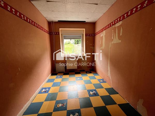 MAISON JUMELÉE 130M2 A RENOVER AVEC TERRASSE ; JARDIN ET CABANON + 4 EMPLACEMENTS VOITURES EST L'OCCASION RÊVÉE DE CRÉER VOTRE CHEZ VOUS .