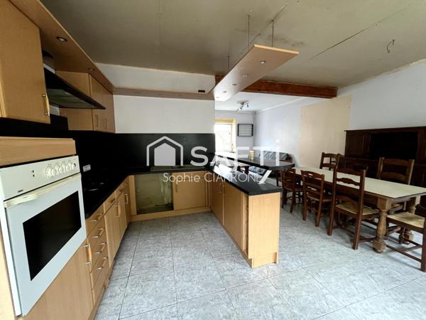 MAISON JUMELÉE 130M2 A RENOVER AVEC TERRASSE ; JARDIN ET CABANON + 4 EMPLACEMENTS VOITURES EST L'OCCASION RÊVÉE DE CRÉER VOTRE CHEZ VOUS .