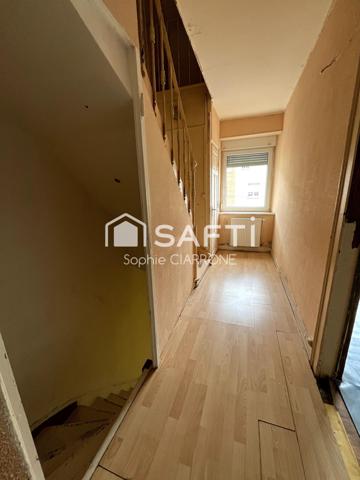 MAISON JUMELÉE 130M2 A RENOVER AVEC TERRASSE ; JARDIN ET CABANON + 4 EMPLACEMENTS VOITURES EST L'OCCASION RÊVÉE DE CRÉER VOTRE CHEZ VOUS .