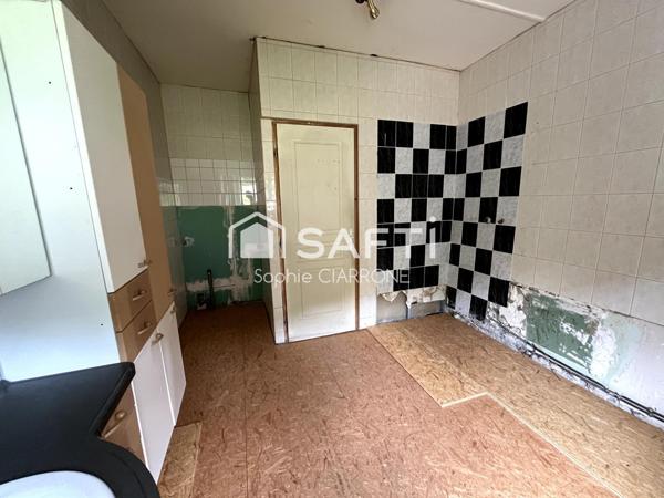 MAISON JUMELÉE 130M2 A RENOVER AVEC TERRASSE ; JARDIN ET CABANON + 4 EMPLACEMENTS VOITURES EST L'OCCASION RÊVÉE DE CRÉER VOTRE CHEZ VOUS .