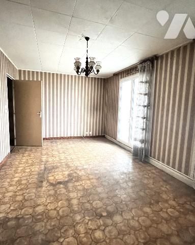 SAINT-PRIEST, T3 de 78,56 m² avec grande loggia fermée dans résidence avec parking.