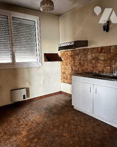 SAINT-PRIEST, T3 de 78,56 m² avec grande loggia fermée dans résidence avec parking.