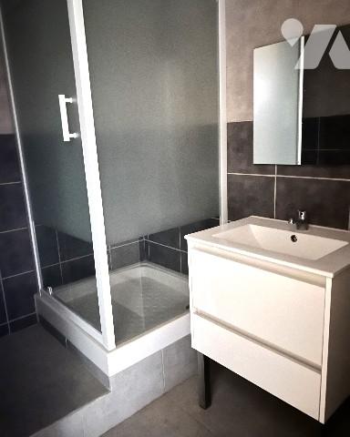 SAINT-PRIEST, T3 de 78,56 m² avec grande loggia fermée dans résidence avec parking.