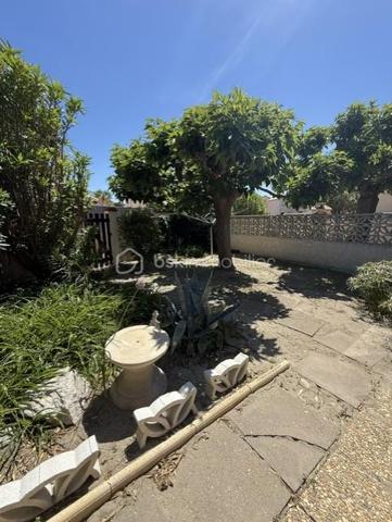 Le barcarès , presqu'île ! 
Maison à rafraichir comprenant cuisine sur  séjour, véranda, 2 chambres, bureau, garage, jardin clos sans vis à vis 
Idéal investisseur ou résidence secondaire
