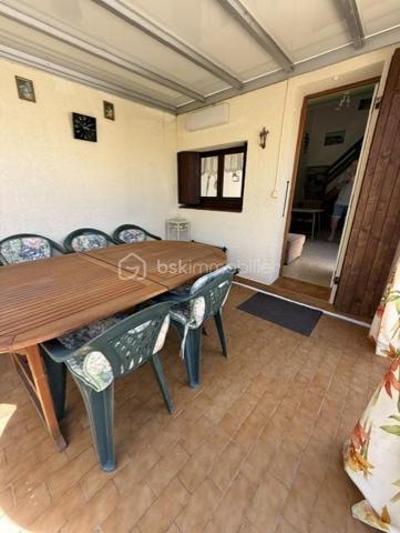 Le barcarès , presqu'île ! 
Maison à rafraichir comprenant cuisine sur  séjour, véranda, 2 chambres, bureau, garage, jardin clos sans vis à vis 
Idéal investisseur ou résidence secondaire