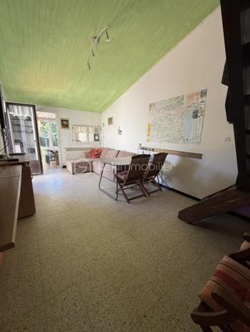 Le barcarès , presqu'île ! 
Maison à rafraichir comprenant cuisine sur  séjour, véranda, 2 chambres, bureau, garage, jardin clos sans vis à vis 
Idéal investisseur ou résidence secondaire