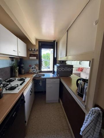 Le barcarès , presqu'île ! 
Maison à rafraichir comprenant cuisine sur  séjour, véranda, 2 chambres, bureau, garage, jardin clos sans vis à vis 
Idéal investisseur ou résidence secondaire