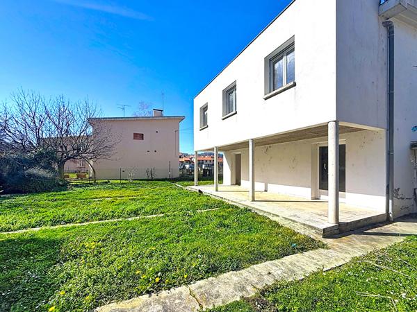 MAISON LUMINEUSE ENTIÈREMENT RÉNOVÉE AVEC DÉPENDANCES DANS UN QUARTIER CALME DE PAMIERS