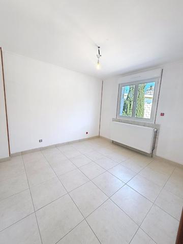 MAISON LUMINEUSE ENTIÈREMENT RÉNOVÉE AVEC DÉPENDANCES DANS UN QUARTIER CALME DE PAMIERS