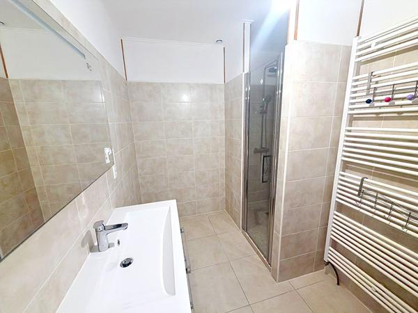 MAISON LUMINEUSE ENTIÈREMENT RÉNOVÉE AVEC DÉPENDANCES DANS UN QUARTIER CALME DE PAMIERS