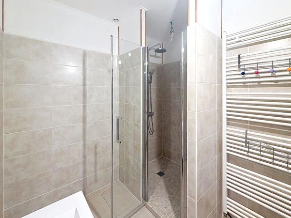 MAISON LUMINEUSE ENTIÈREMENT RÉNOVÉE AVEC DÉPENDANCES DANS UN QUARTIER CALME DE PAMIERS