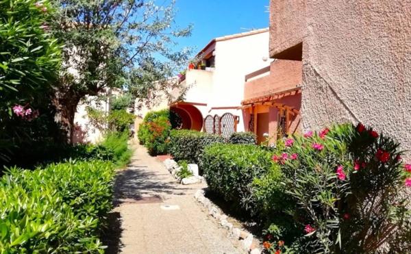 Fonds de commerce à vendre LEUCATE (11) Bar restaurant "les pieds dans l'eau", grande terrasse accès direct sur la plage