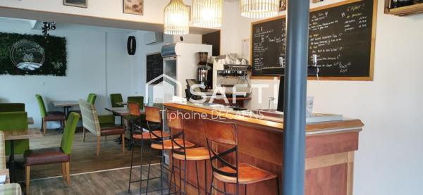 Restaurant 50m2, Brasserie 50m2, réserve 30m2, appartement 100m loyer 800euros par mois.
