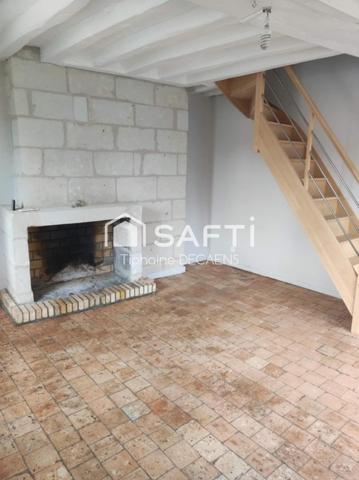 Restaurant 50m2, Brasserie 50m2, réserve 30m2, appartement 100m loyer 800euros par mois.