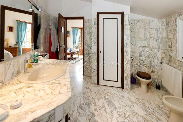 Maison  6 pièce(s) 320 m2 Hautes VALLERGUES CANNES 1 690 000 euros