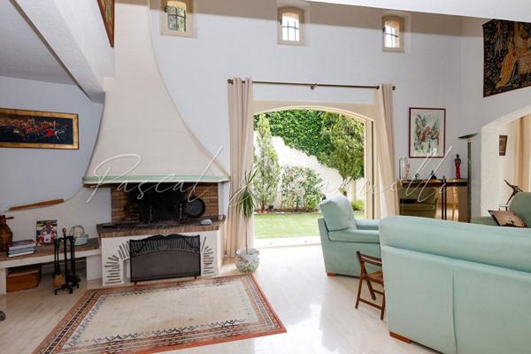 Maison  6 pièce(s) 320 m2 Hautes VALLERGUES CANNES 1 690 000 euros