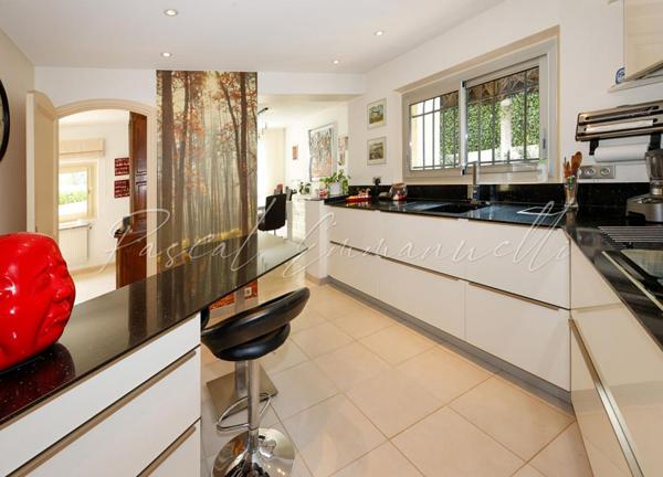 Maison  6 pièce(s) 320 m2 Hautes VALLERGUES CANNES 1 690 000 euros