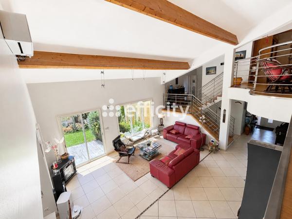 Maison
         5 pièces
        - 204 m² 580 000 € *