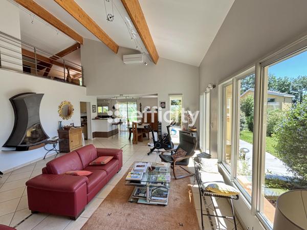 Maison
         5 pièces
        - 204 m² 580 000 € *