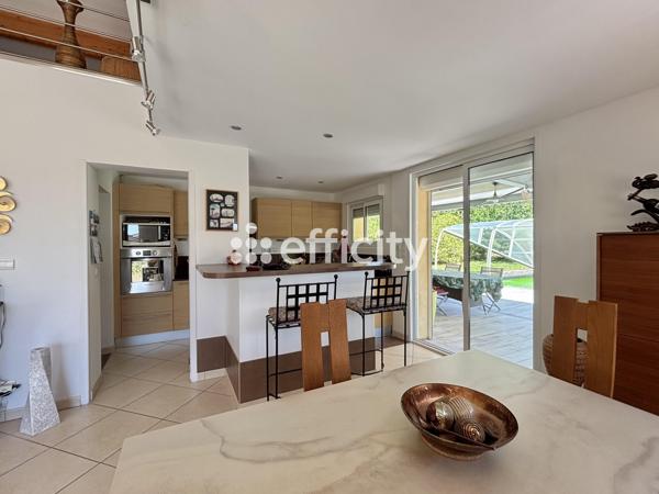 Maison
         5 pièces
        - 204 m² 580 000 € *