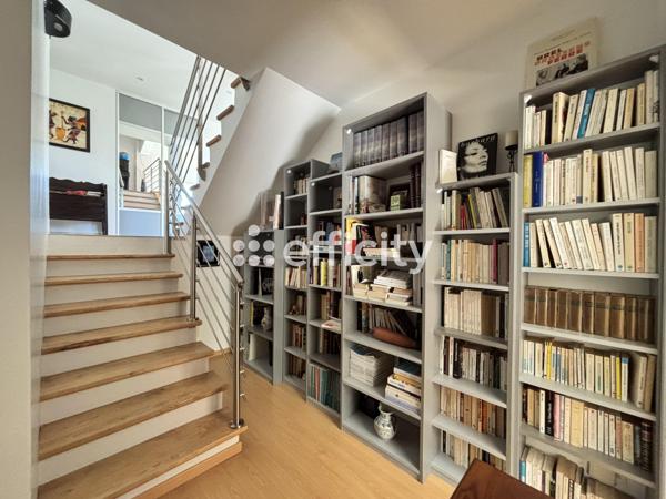 Maison
         5 pièces
        - 204 m² 580 000 € *